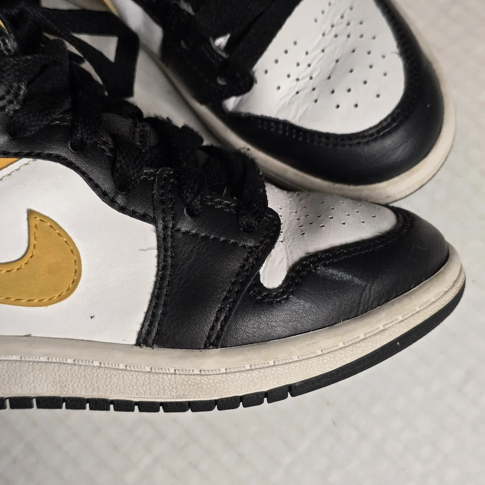 Jordan 1 Mid Pollen Kids Size 12C Black Yellow Leather High Top Sneakers